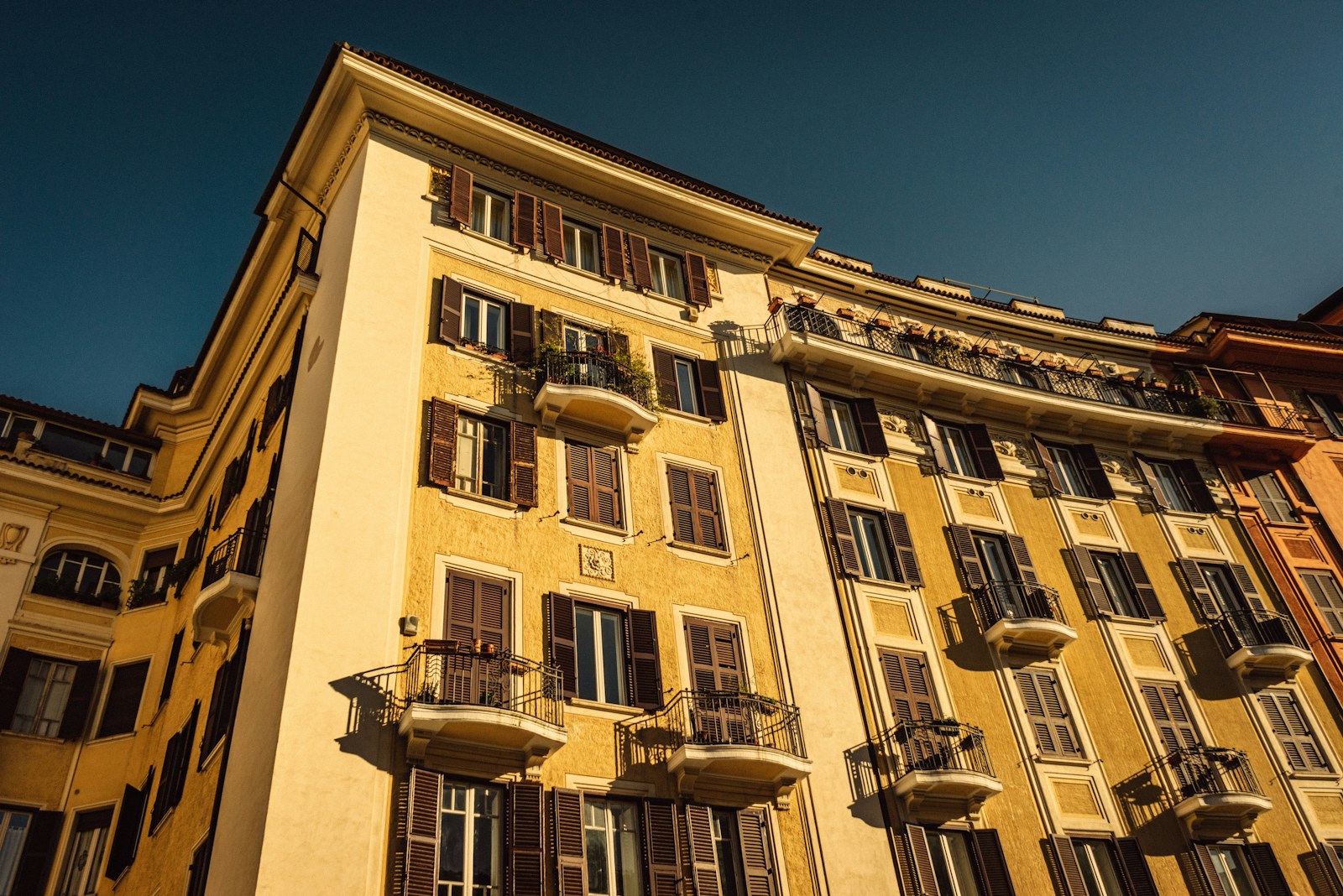 Facciata residenziale nel centro di Roma